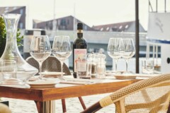 Udendørsservering på Il Rosmarino på Nyhavn - Smuk opdækket bord