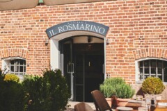 Ristorante Il Rosmarino facade til restauranten i solskin på Nyhavn i København